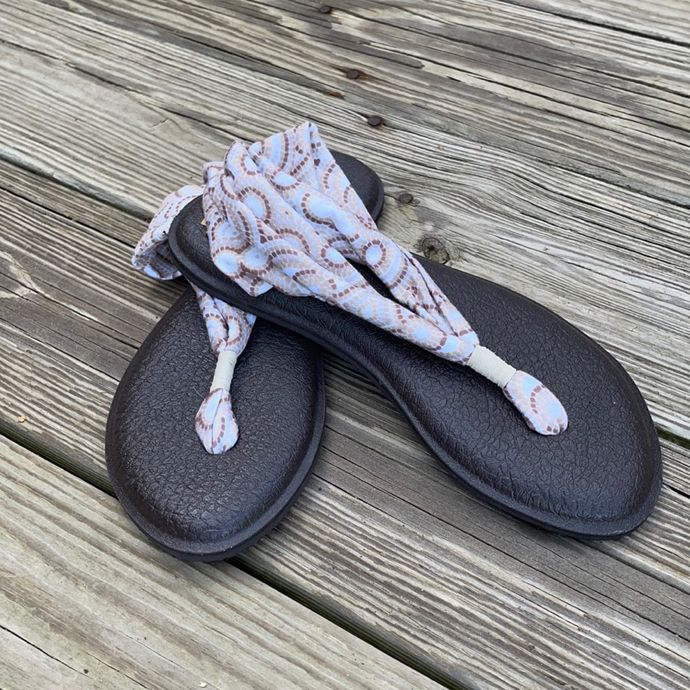 NWOT Sanuk sandals